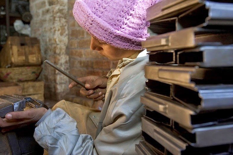 طفل يصنع الأسلحة في قرية (دره آدم خيل)